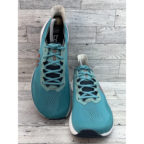 Topo Athletic Cyclone Shoes Mens Size 10 Cyan Red‎ Lightweight Running ZipFoam